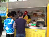 姜譚路中心醫(yī)院對(duì)面